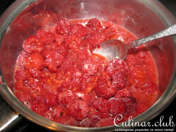 Малиново-шоколадный крамбль с миндальными орешками (для дуэли)