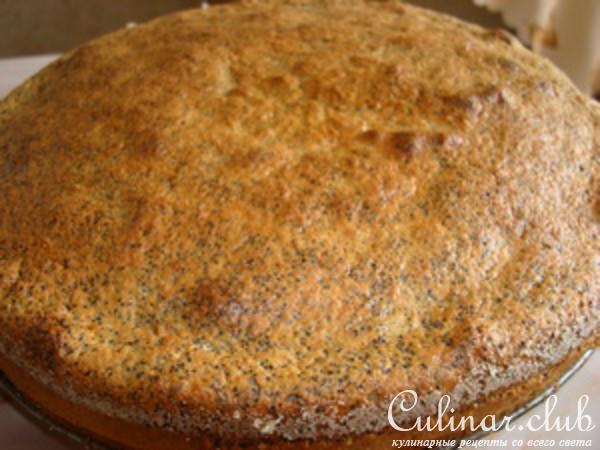 Маковый пирог с ореховой глазурью