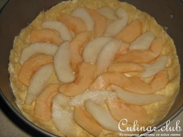 Пирог с грушами, шоколадом и карамелью