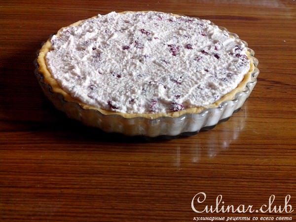 Пирог с вишней и творожным кремом