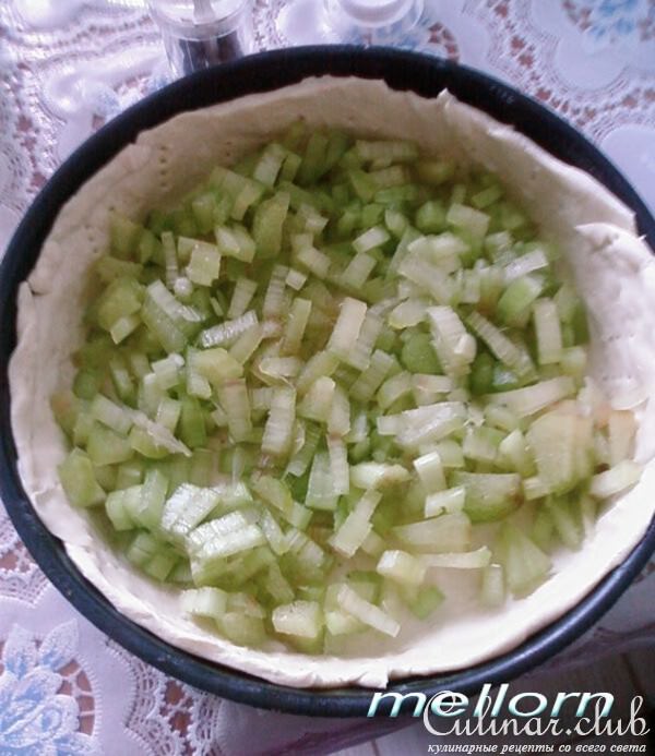 Слоеный пирог с ванильным кремом и ревенем