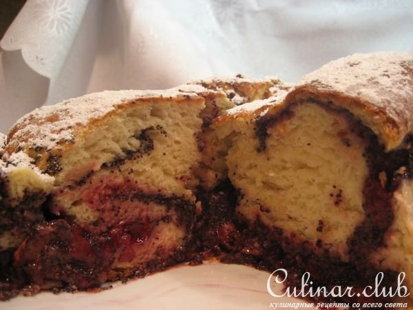 Кулич с маком и вишней 