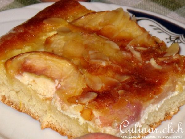 Пирог с творогом и персиками
