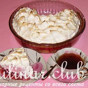 Пирог с брусникой и меренгой