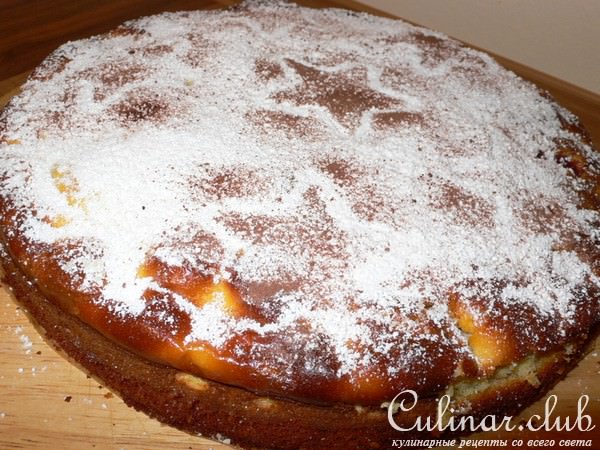 Пирог с марципаном и вишней