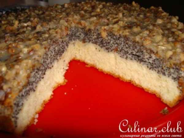 Маковый пирог с ореховой глазурью