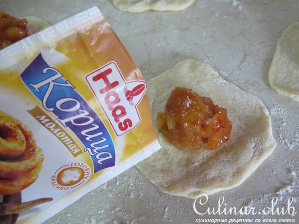 Пирог и пирожки с яблоками из апельсинового дрожжевого теста