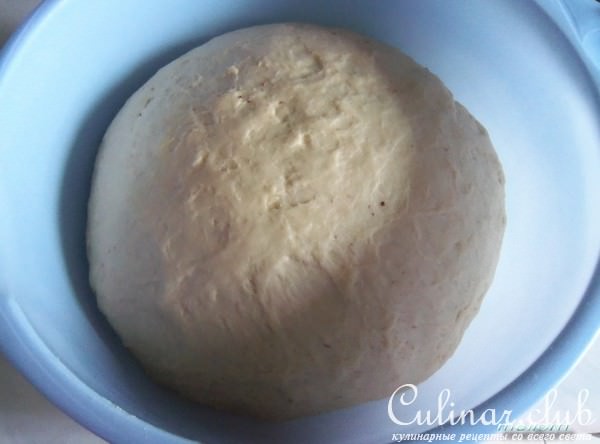 Булка с клюквенным джемом