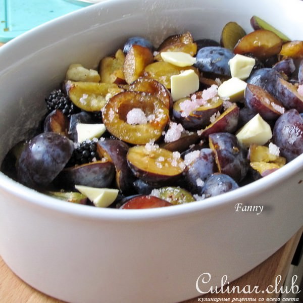 Шарлотка со сливами