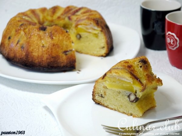 Пирог-перевертыш с нектаринами и орехами