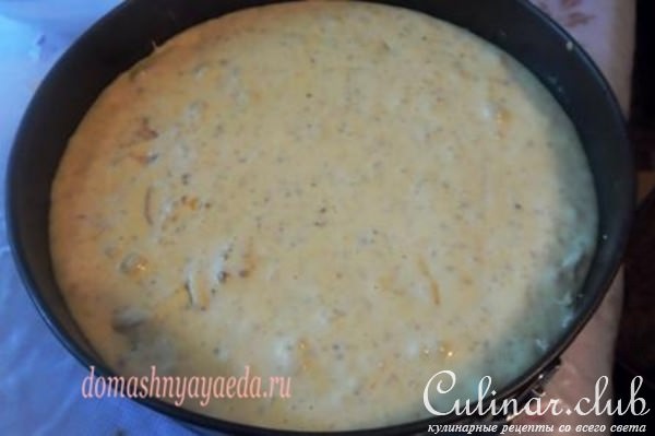 Яблочная шарлотка с орехами