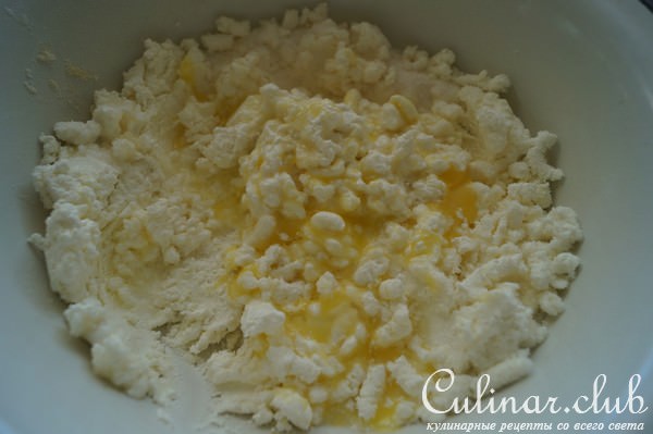 Творожный пирог с маковой начинкой и песочной основой 