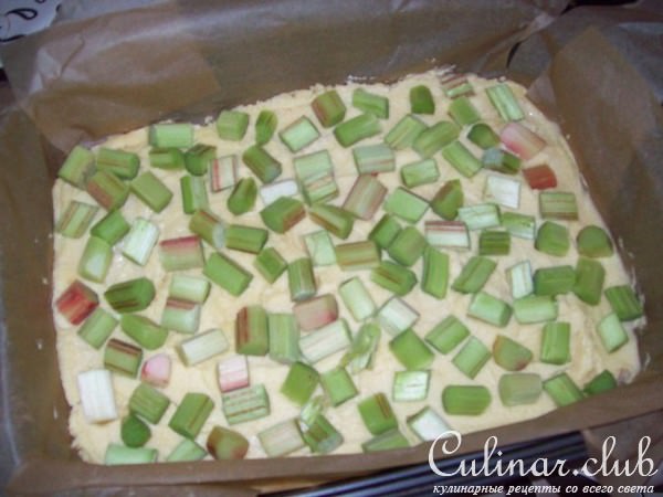 Пирог с ревенем и клубникой.