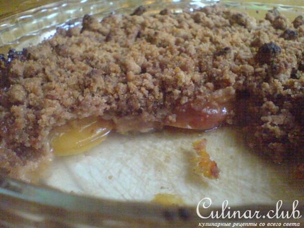 Персиковый пирог с коричной крошкой