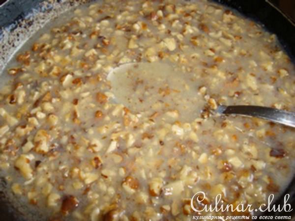 Маковый пирог с ореховой глазурью
