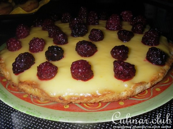 Пирог с ежевикой и лимонным кремом