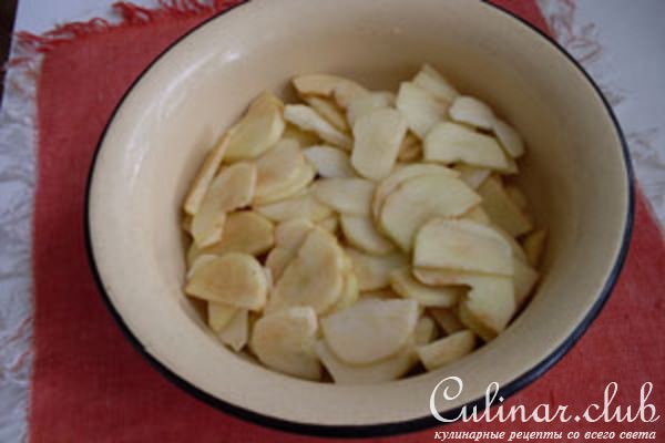 Яблочный пирог с медовой заливкой