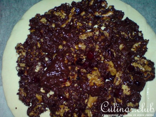 Пирог с горьким шоколадом и грецкими орехами