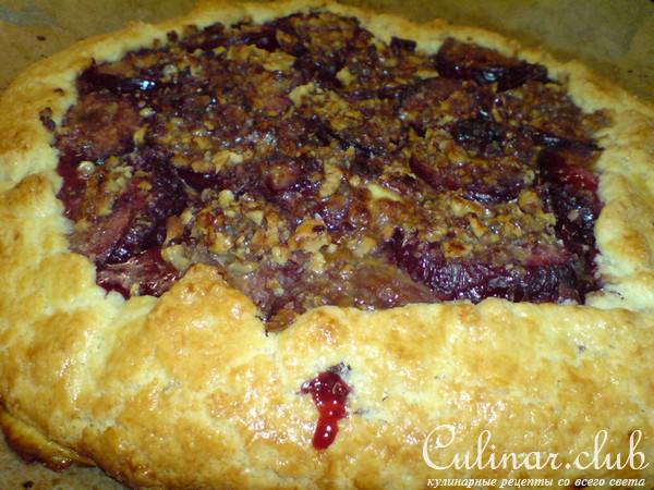 Галета с печёными сливами в меду,с грецкими орехами и корицей