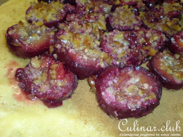 Галета с печёными сливами в меду,с грецкими орехами и корицей