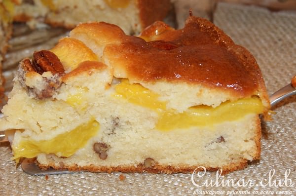 Пирог с персиками и орехами пекан