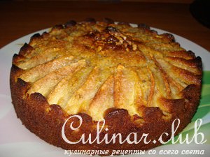 Грушевый пирог с кардамоном и медом