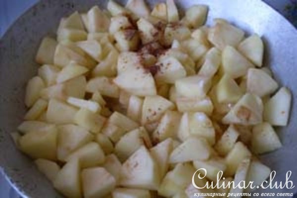 Яблочный пирог с брусникой 
