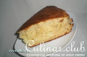 Сочный яблочный пирог (на манной каше)