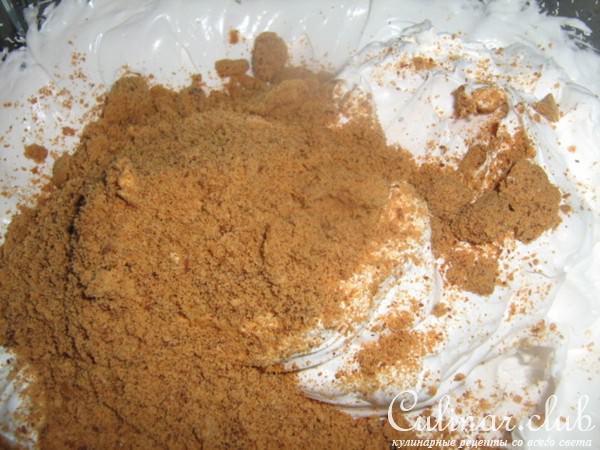 Пирог с миндальным безе и грушами