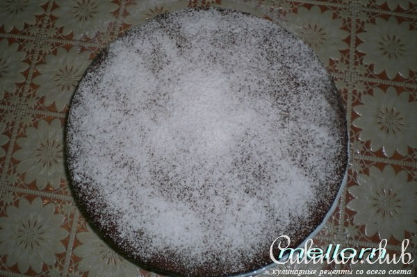 Сдобный пирог с изюмом и маком