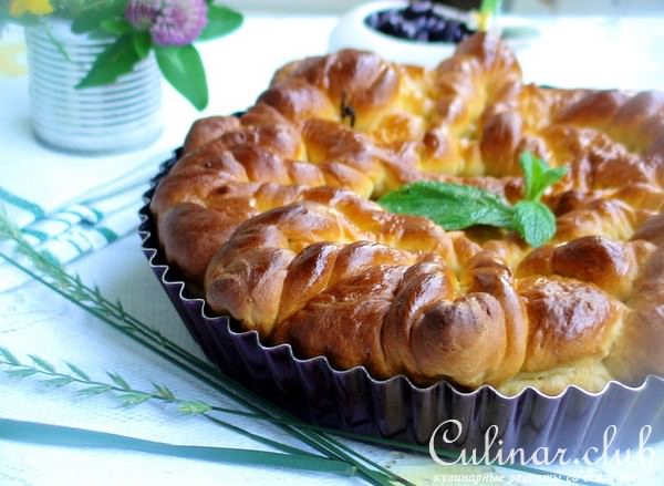 Пирог с яблоками, щавелем с мятной ноткой.