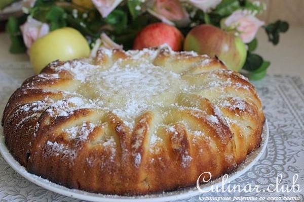 Манник с яблоками