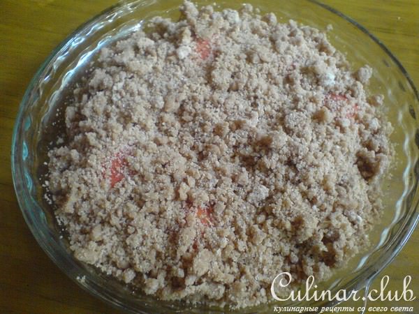 Персиковый пирог с коричной крошкой