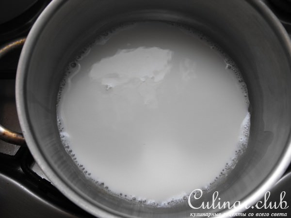 Пирог с вареной сгущенкой.