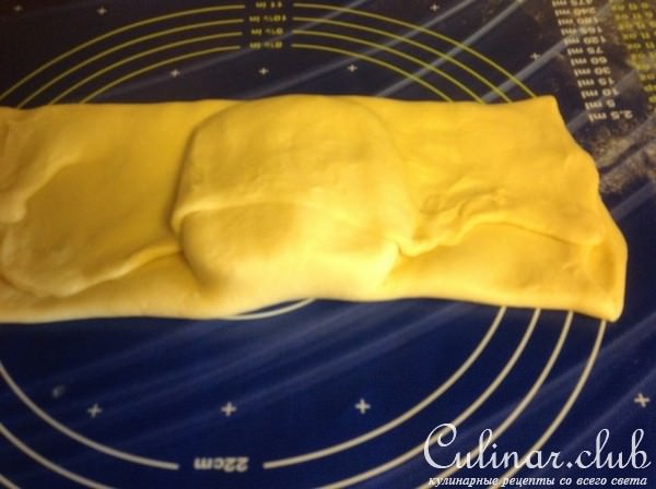 Дрожжевой пирог с шоколадом .