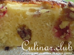 Пирог  с яблоками, клюквой, изюмом и кедровыми орешками