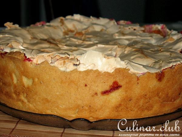 Пирог с безе и красной смородиной (Traeubleskuchen)