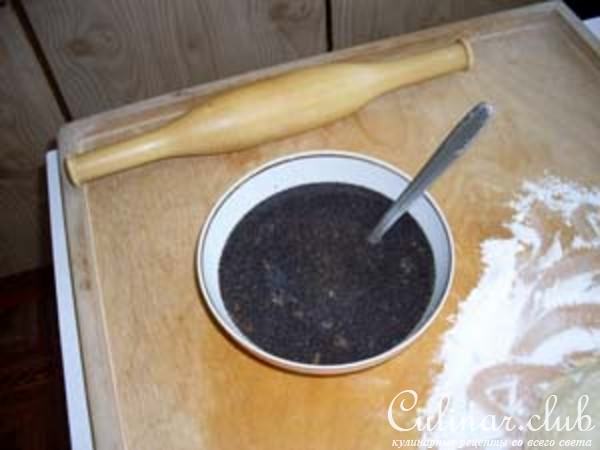 Пирог с маком и изюмом
