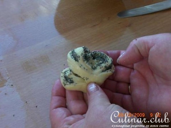 Плюшки с маком (варианты лепки)