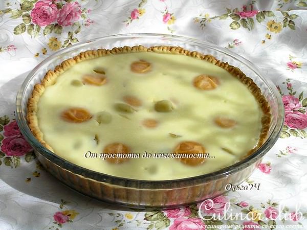 Нежный пирог с абрикосами и виноградом