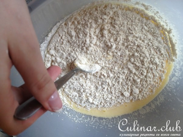 Яблочная шарлотка