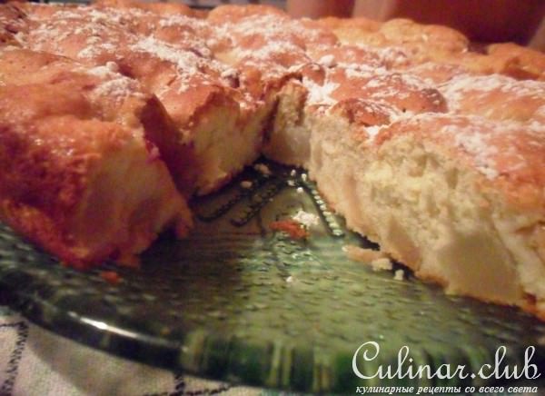 Шарлотка я яблоками, грушами и сливами на перепелином яйце "Осенний поцелуй"
