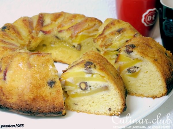 Пирог-перевертыш с нектаринами и орехами