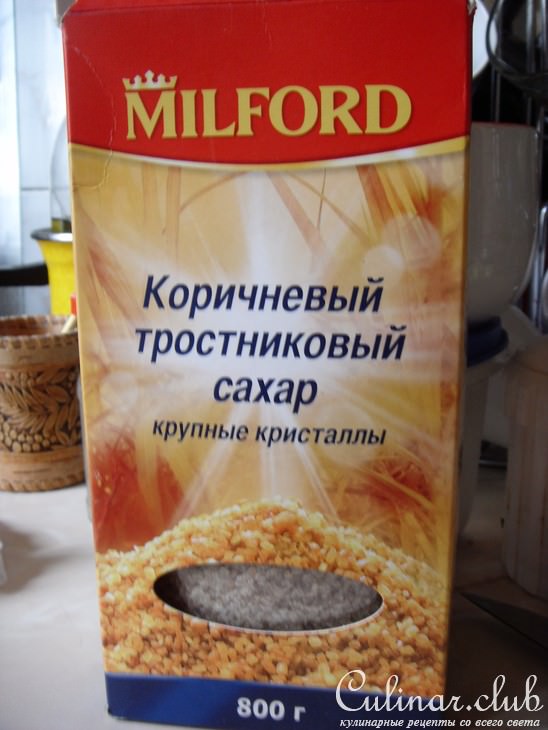 яблочный соус и изюмом и миндалем для курицы, мяса...