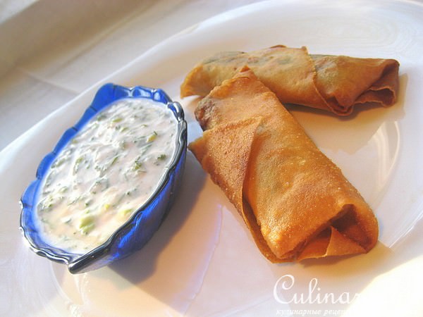 Розовый соус на основе мацони.