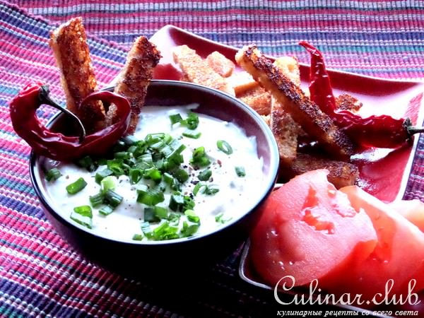 Пикантный творог с гренками