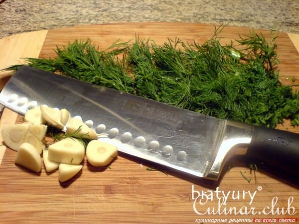 Салат, маринованный с липовыми листьями