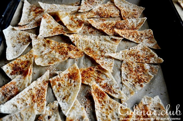 Персиковая сальса+чипсы из лаваша со специями