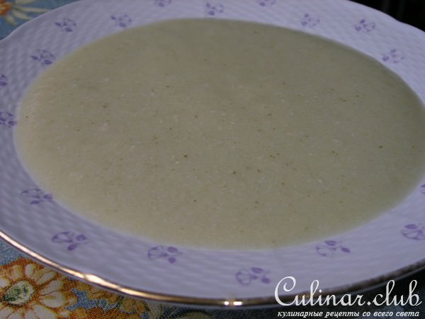 Суп-пюре из брокколи и цветной капусты на курином бульоне