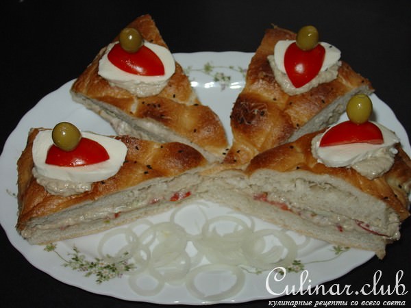 Куриный супчик с манными клецками (вариант), и с закусочной лепешкой.